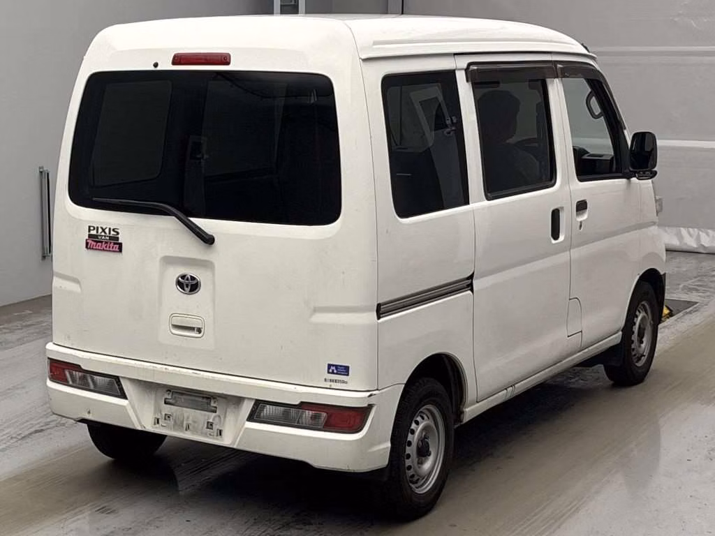 TOYOTA PIXIS VAN