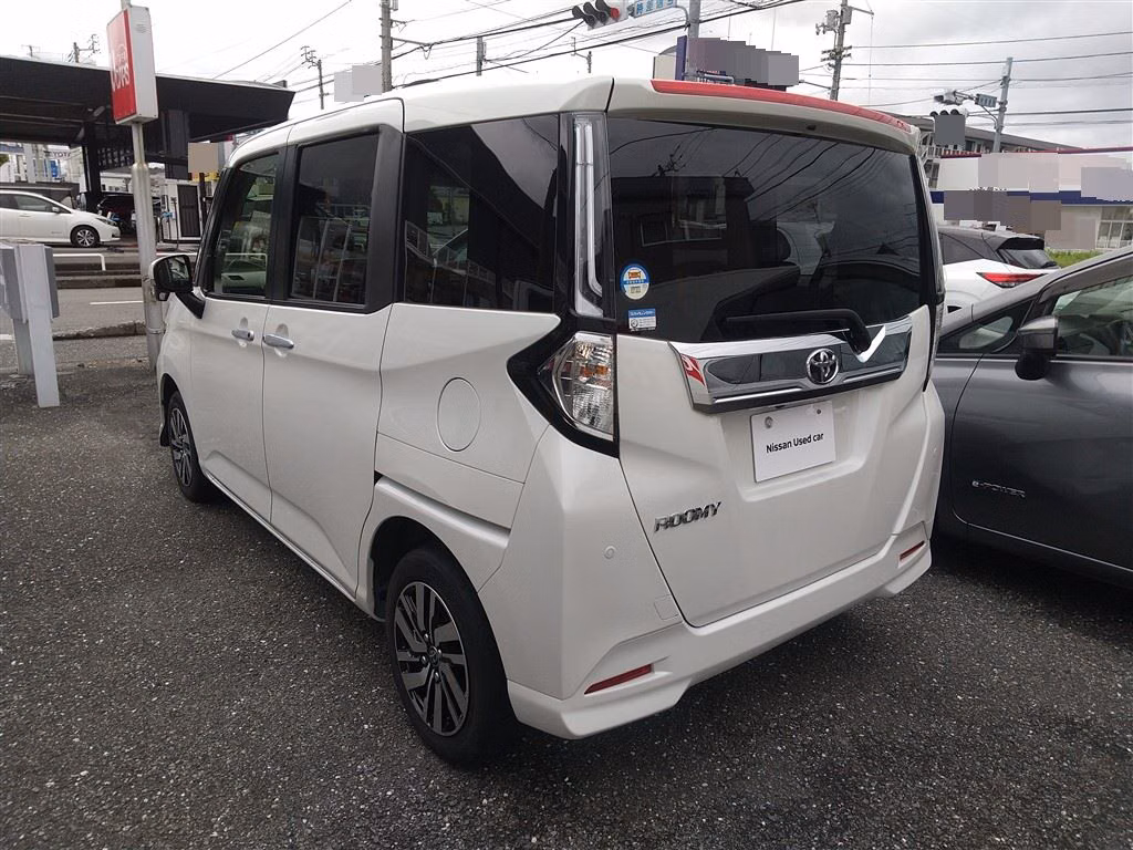 TOYOTA ROOMY