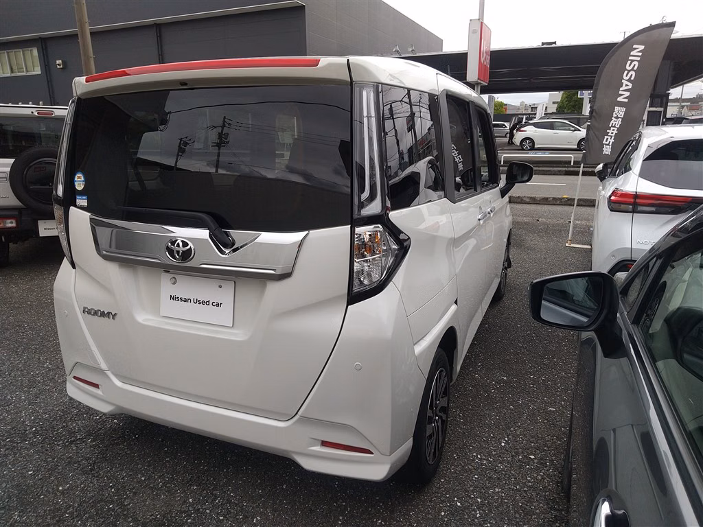 TOYOTA ROOMY