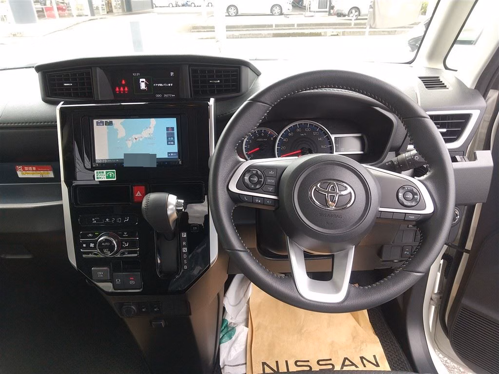 TOYOTA ROOMY