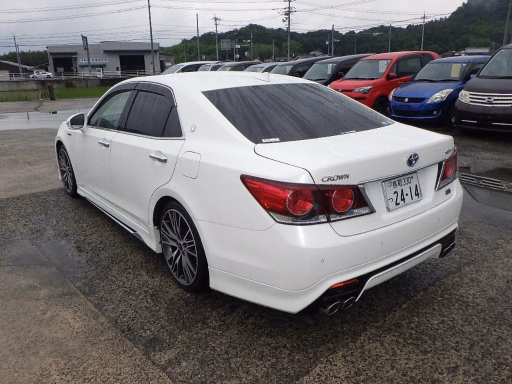 TOYOTA CROWN