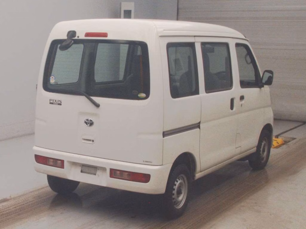 TOYOTA PIXIS VAN