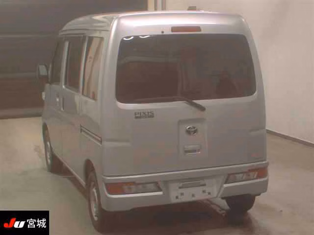 TOYOTA PIXIS VAN