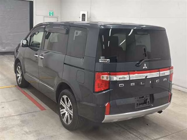 MITSUBISHI DELICA D:5