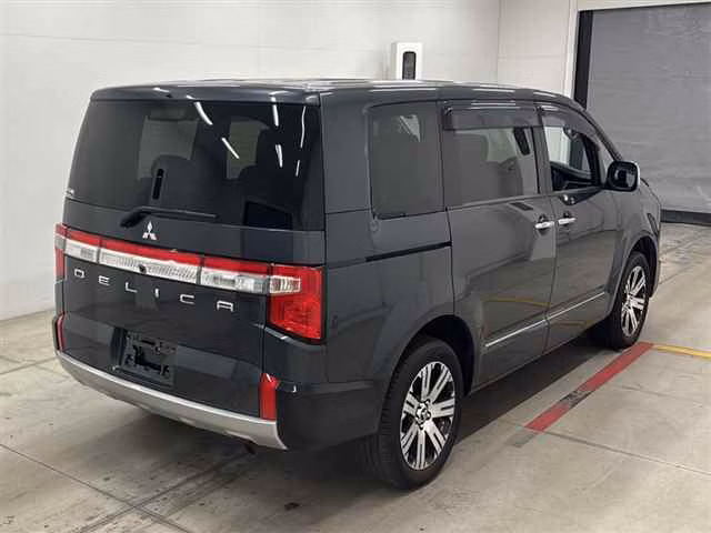 MITSUBISHI DELICA D:5