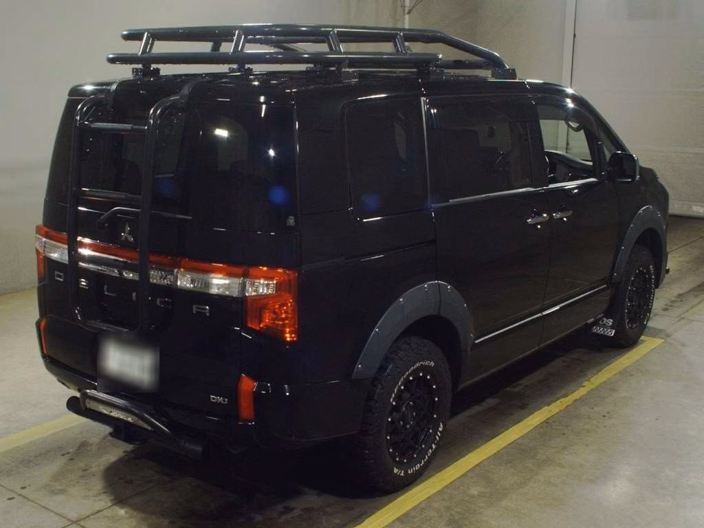 MITSUBISHI DELICA D:5