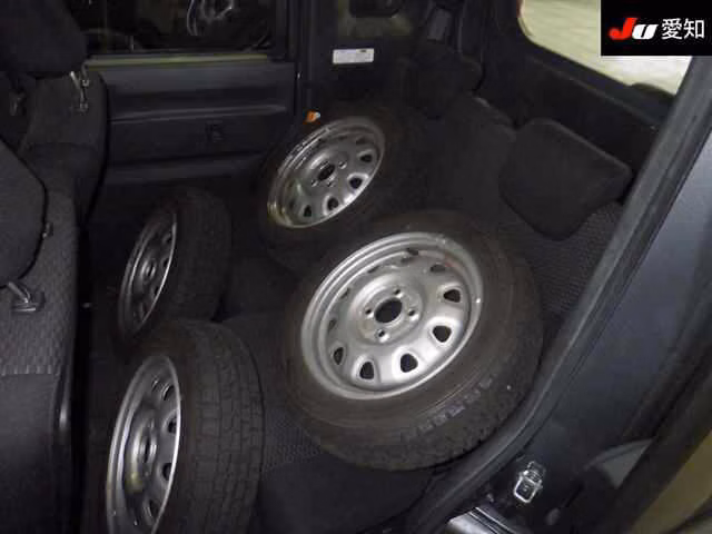 DAIHATSU WAKE