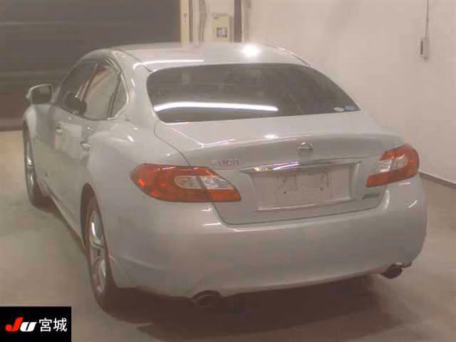 NISSAN FUGA