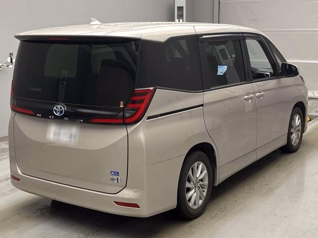 TOYOTA NOAH