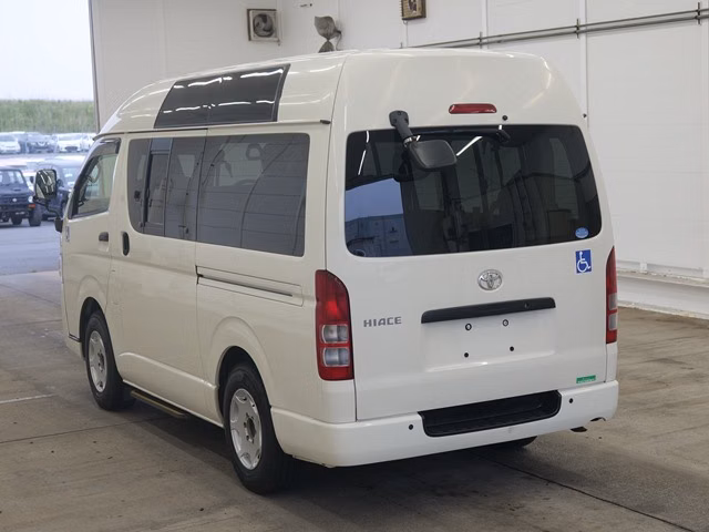 TOYOTA REGIUS ACE