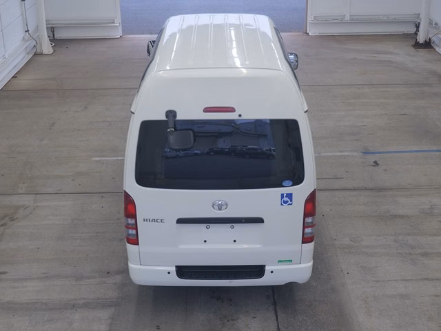 TOYOTA REGIUS ACE