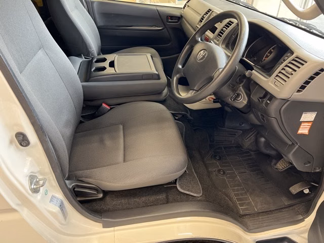 TOYOTA REGIUS ACE