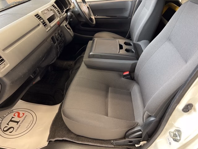TOYOTA REGIUS ACE