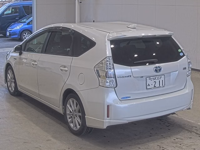 TOYOTA PRIUS ALPHA