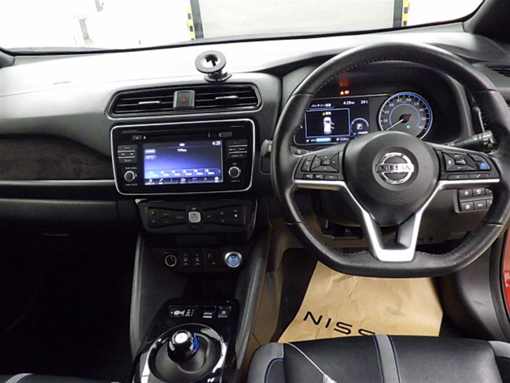 NISSAN LEAF