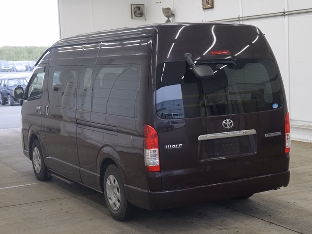 TOYOTA HIACE