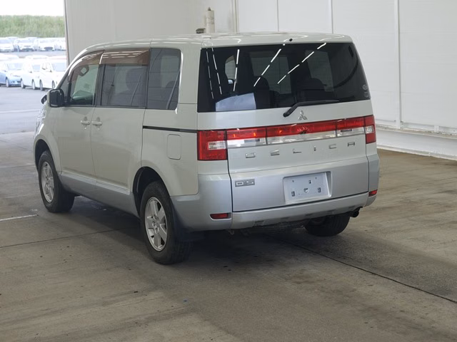 MITSUBISHI DELICA D:5