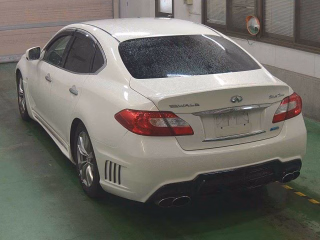 NISSAN FUGA