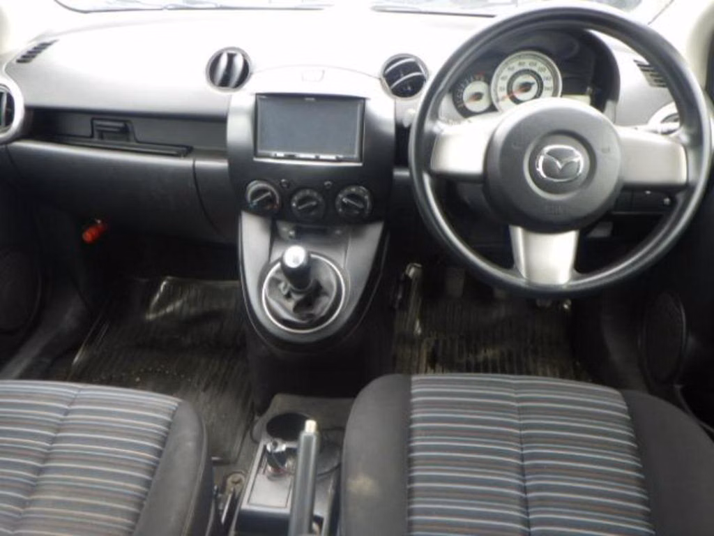 MAZDA DEMIO