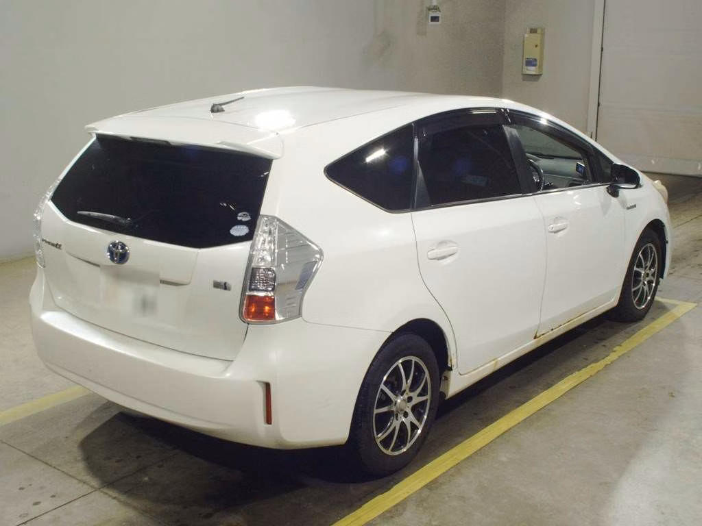 TOYOTA PRIUS ALPHA