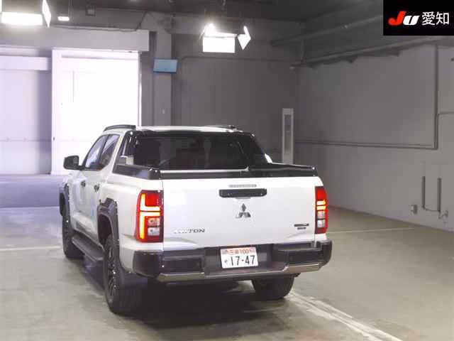 MITSUBISHI TRITON