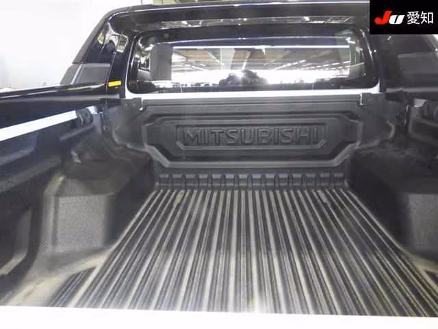 MITSUBISHI TRITON