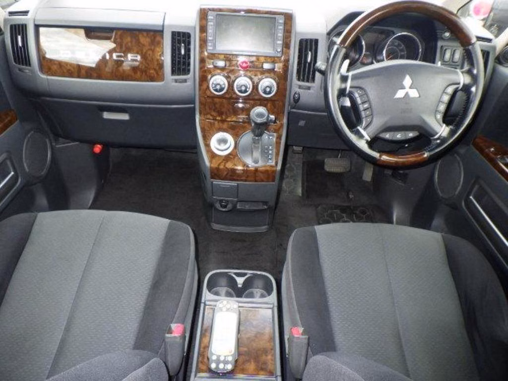 MITSUBISHI DELICA D:5