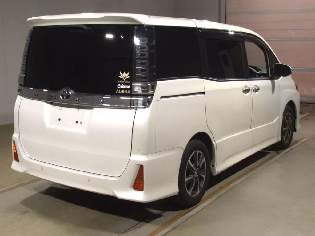 TOYOTA VOXY