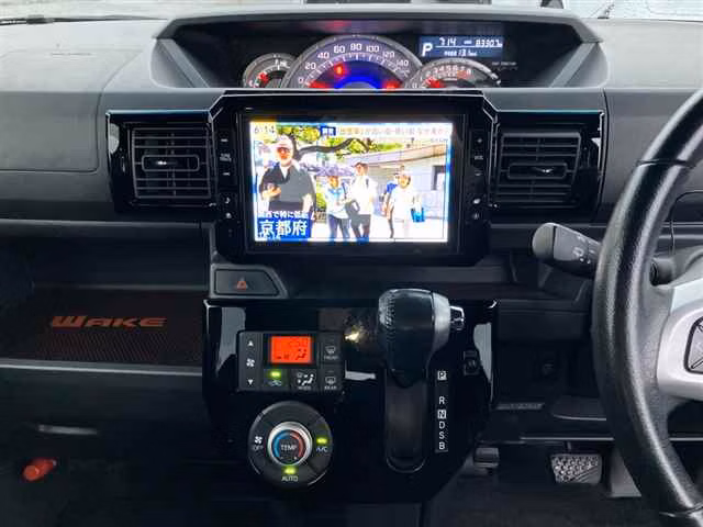 DAIHATSU WAKE
