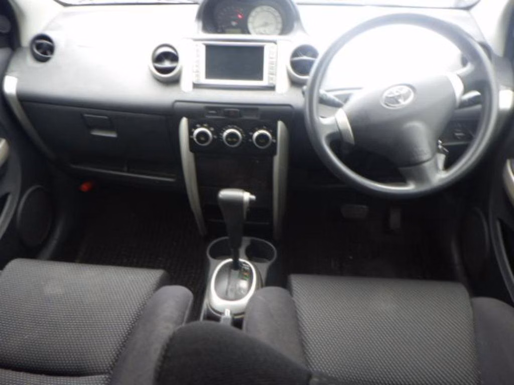 TOYOTA IST