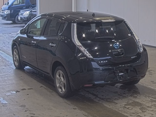 NISSAN LEAF