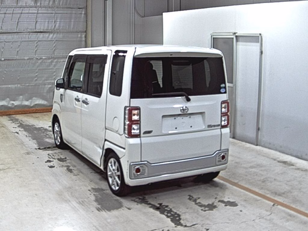 DAIHATSU WAKE
