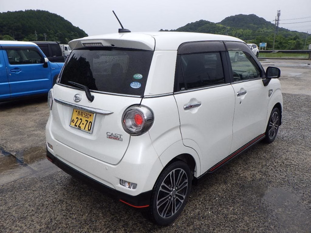 DAIHATSU CAST