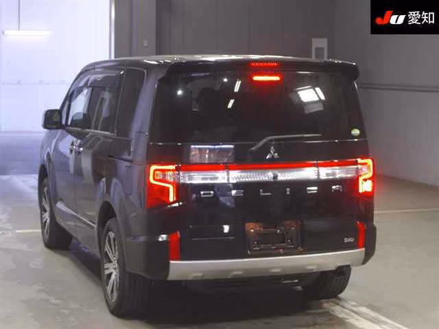 MITSUBISHI DELICA D:5