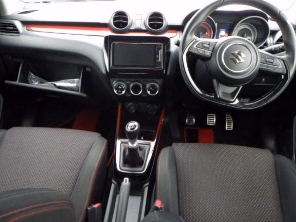 SUZUKI SWIFT