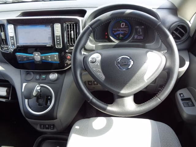 NISSAN E-NV200