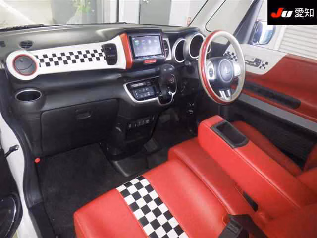 HONDA N-BOX SLASH