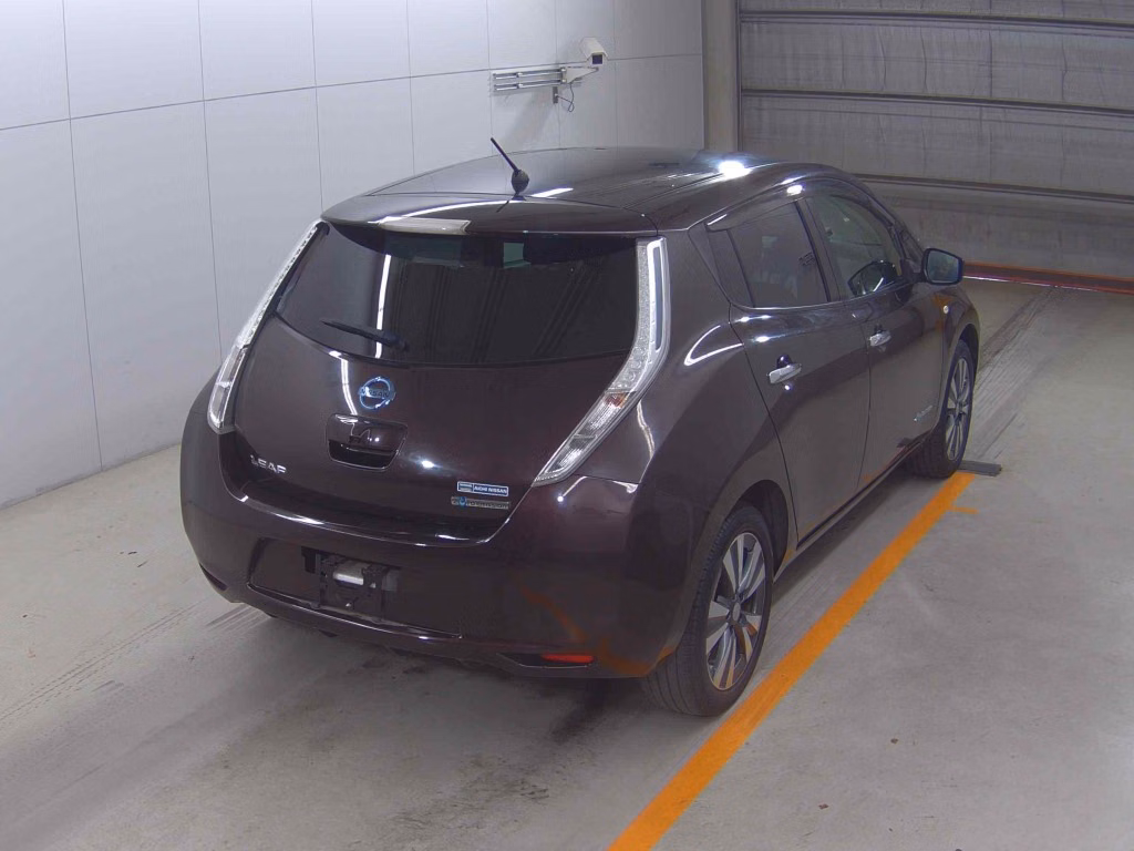 NISSAN LEAF