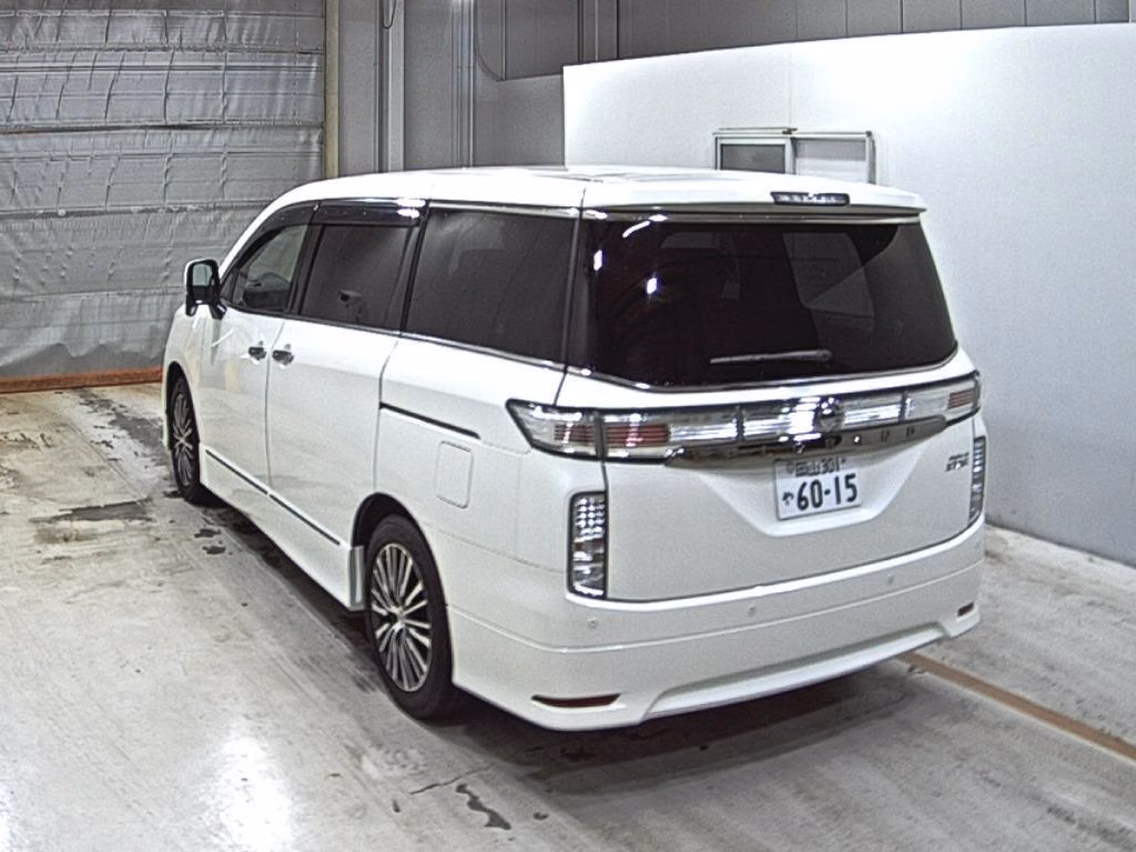 NISSAN ELGRAND