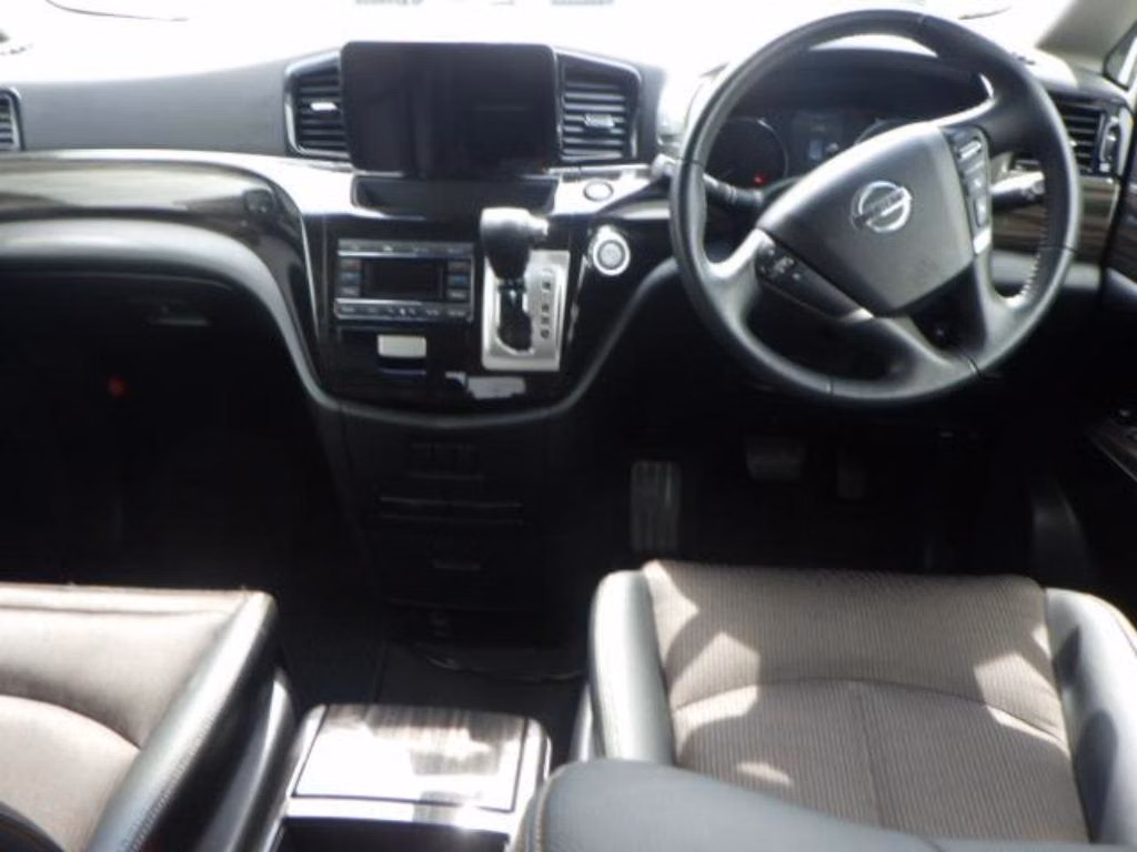 NISSAN ELGRAND