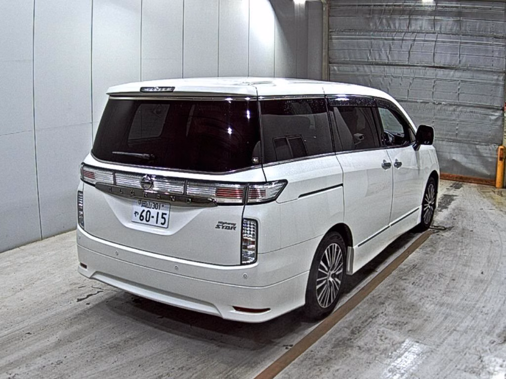 NISSAN ELGRAND