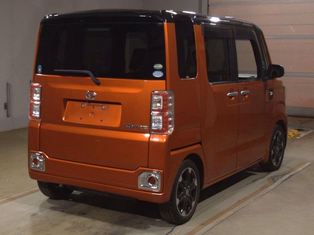 DAIHATSU WAKE