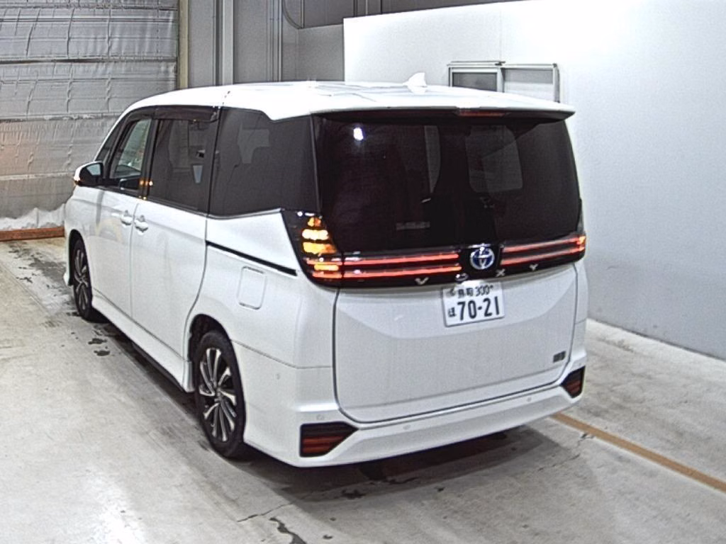 TOYOTA VOXY