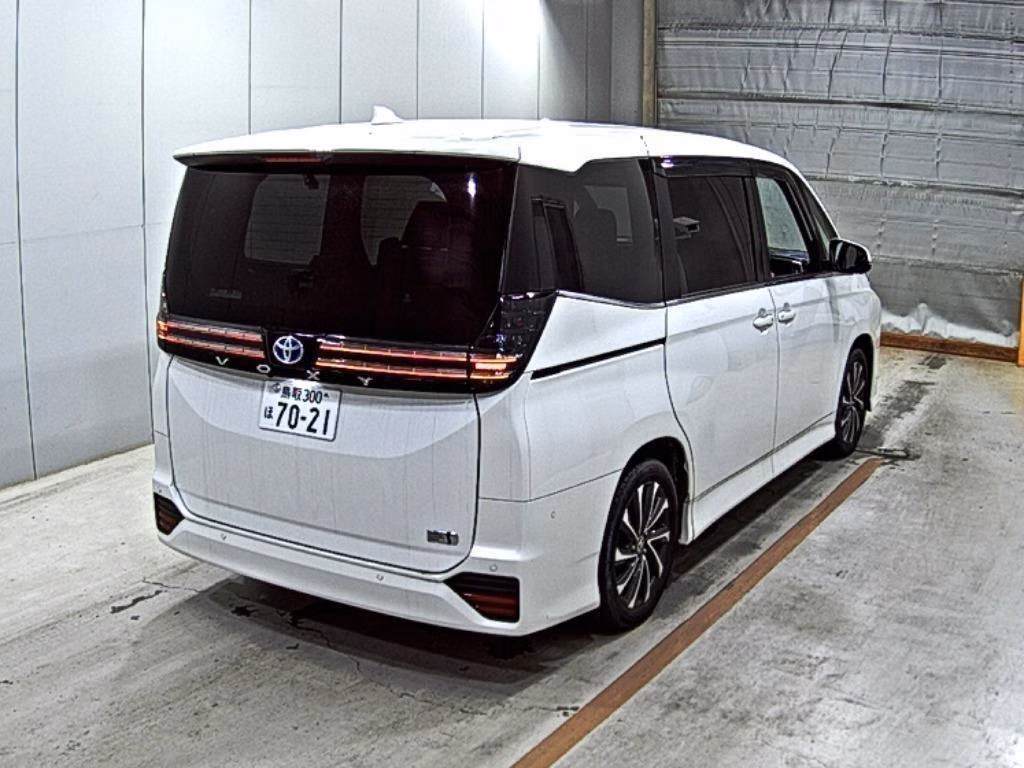 TOYOTA VOXY