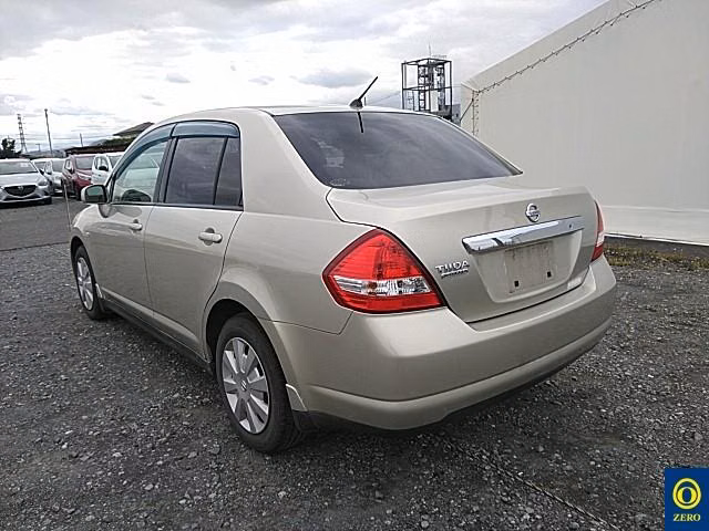 NISSAN TIIDA LATIO