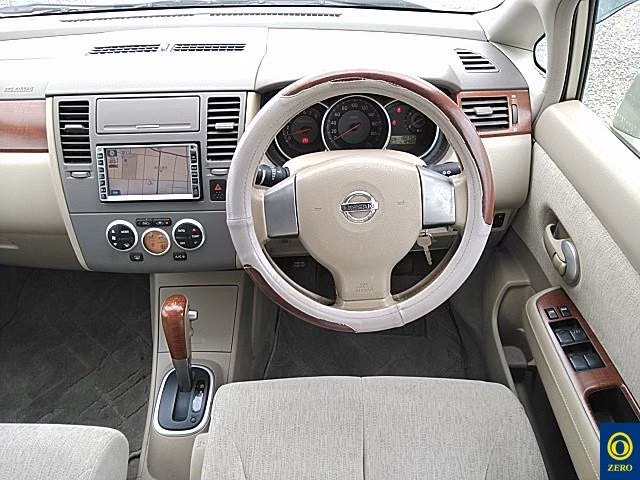 NISSAN TIIDA LATIO