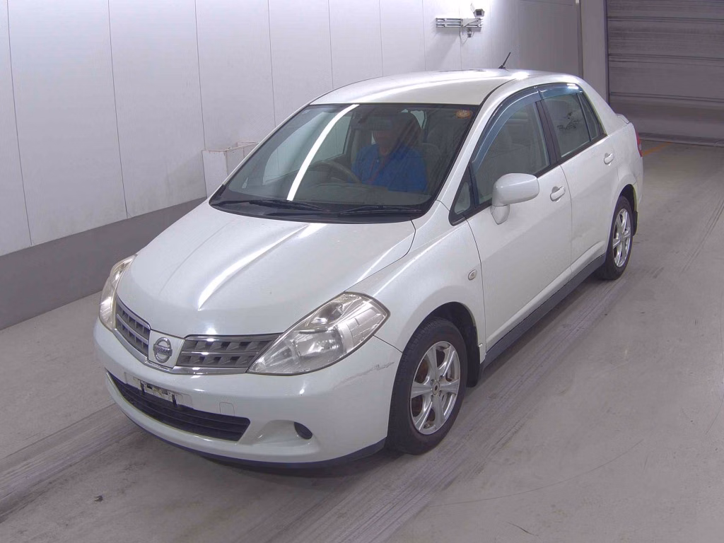 NISSAN TIIDA LATIO
