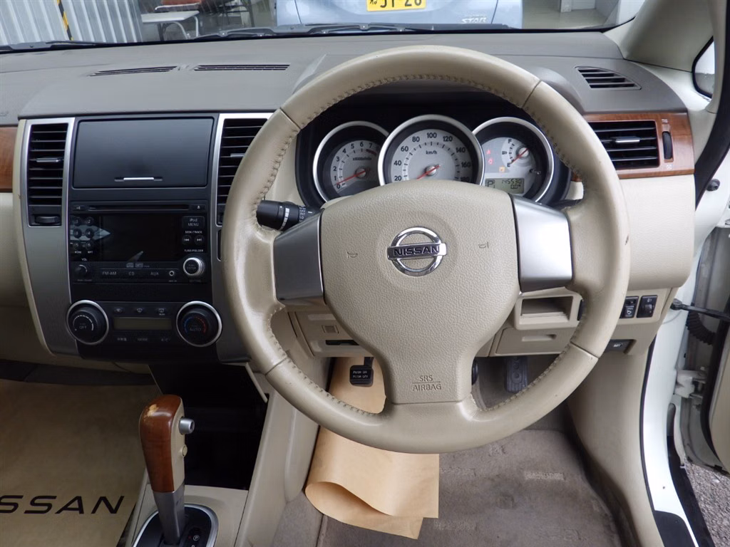 NISSAN TIIDA LATIO