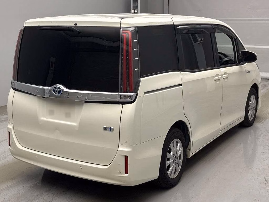 TOYOTA NOAH