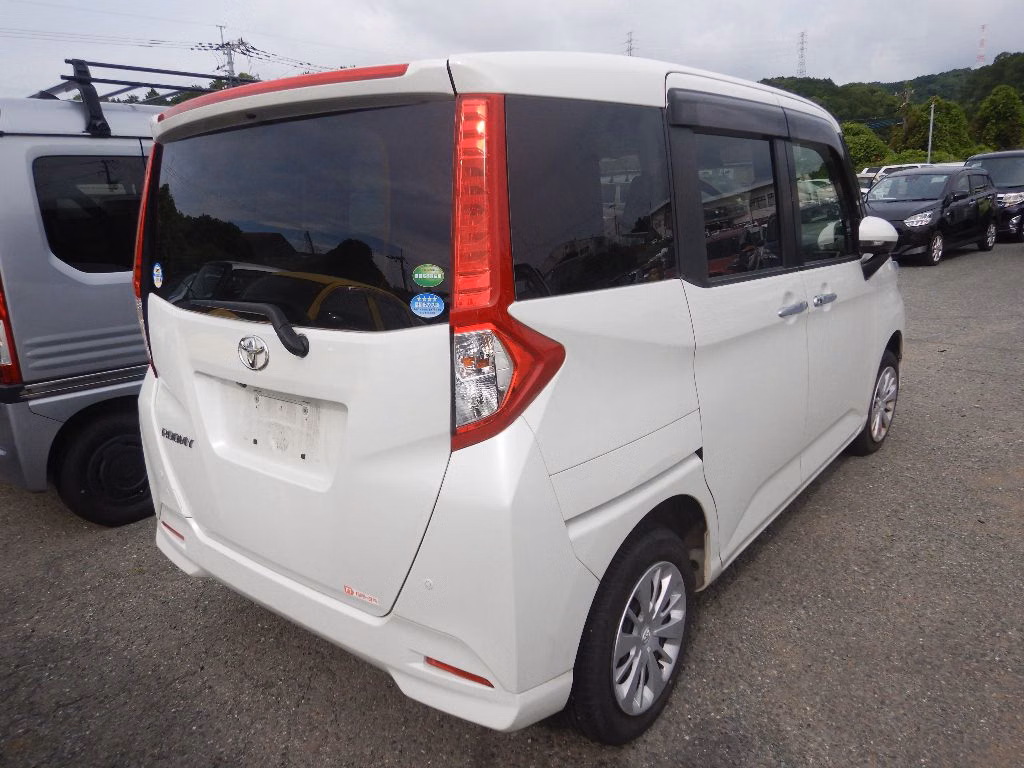 TOYOTA ROOMY